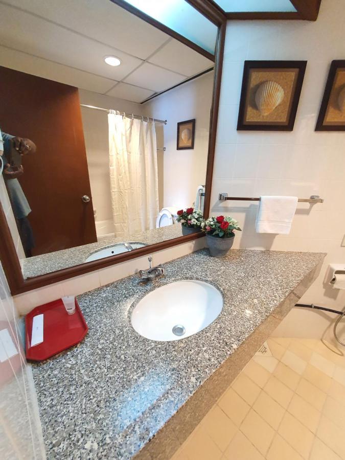 Seaview Deluxe Studio Couples Room S Tandzsung Bungah Kültér fotó