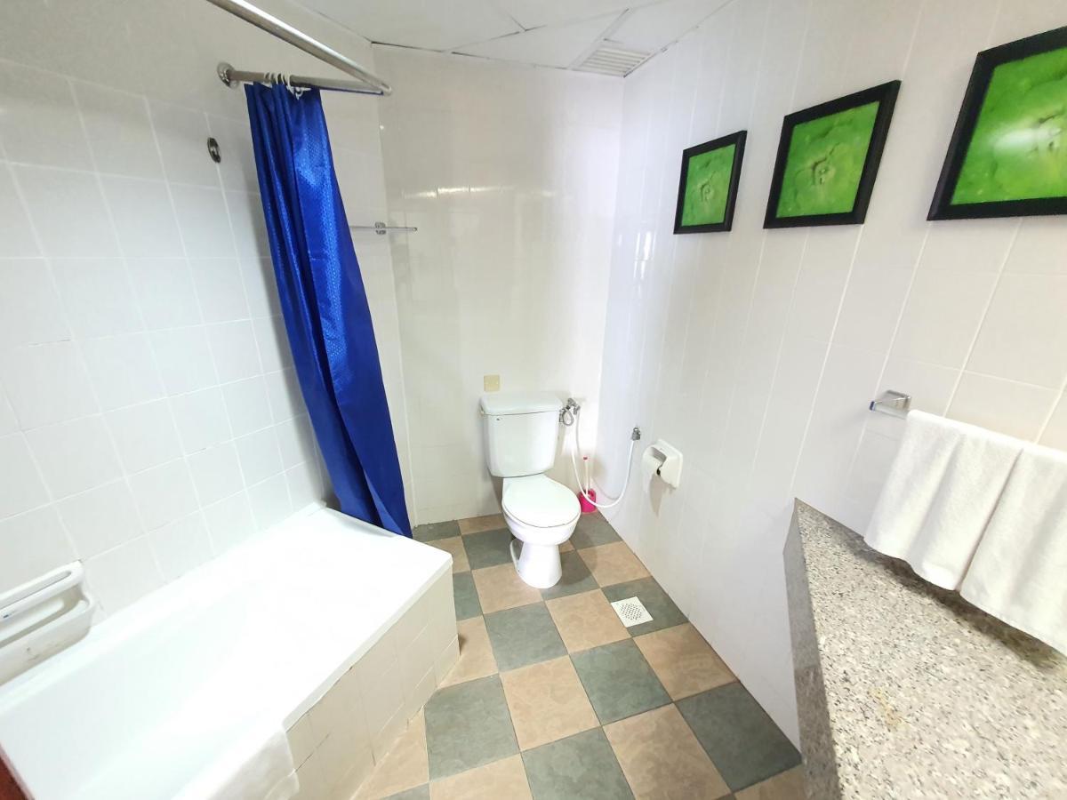 Seaview Deluxe Studio Couples Room S Tandzsung Bungah Kültér fotó