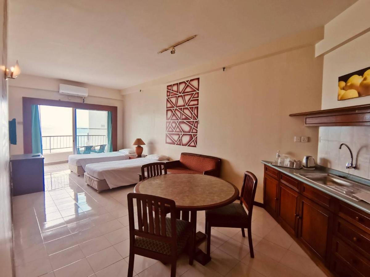 Seaview Deluxe Studio Couples Room S Tandzsung Bungah Kültér fotó
