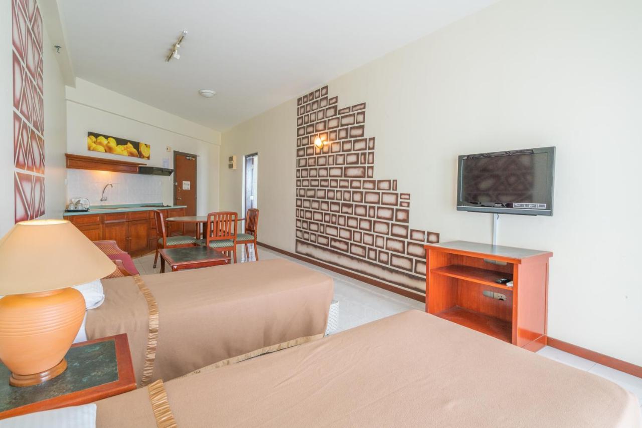 Seaview Deluxe Studio Couples Room S Tandzsung Bungah Kültér fotó