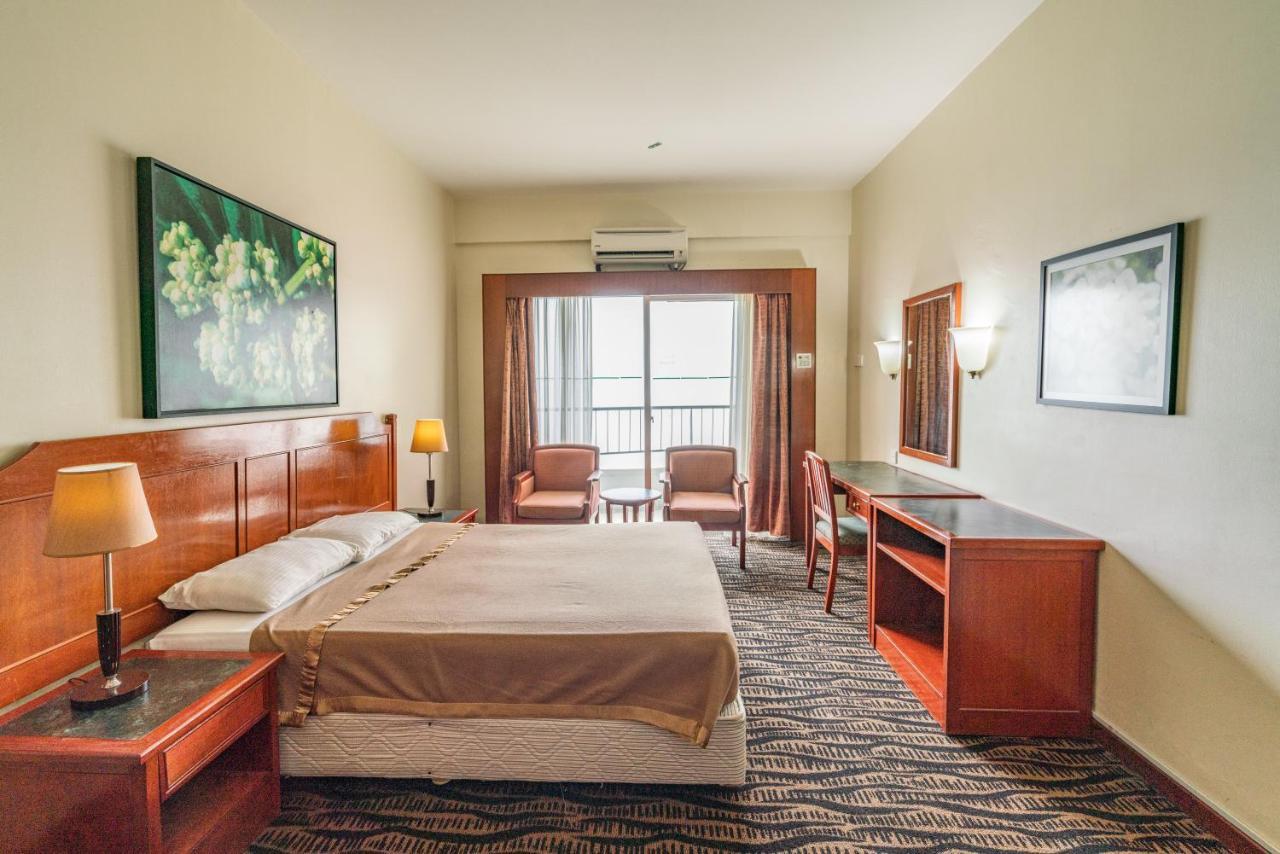 Seaview Deluxe Studio Couples Room S Tandzsung Bungah Kültér fotó